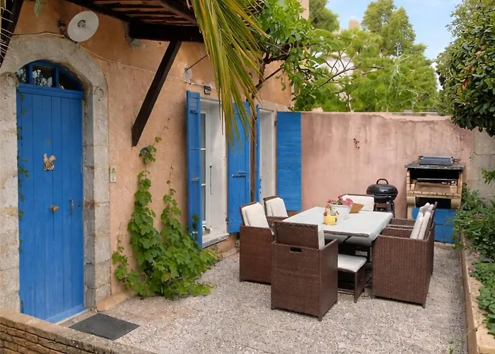 Photo de Villa Aux 2 Cèdres à L'Escale