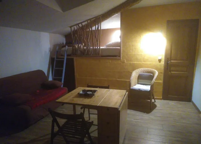 Charmant Logement A L'Etage D'Une Ancienne Batisse Chaudon-Norante photo